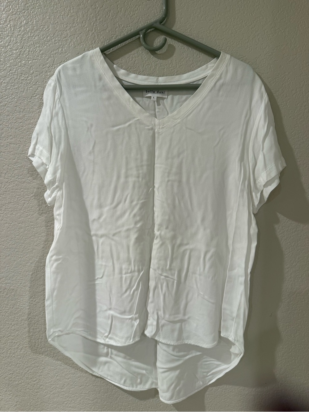 Bella Dahl White V-Neck Short Sleeve Relaxed Tee